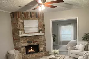 3918 Laura Leigh Dr, Friendswood, TX 77546 - Photo 2