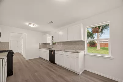 18219 Kings Lynn Street, Webster, TX 77058 - Photo 12