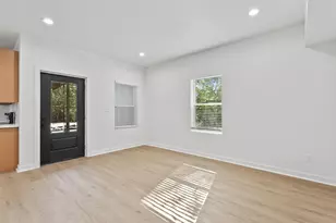 8101 Venus St, Houston, TX 77088 - Photo 4