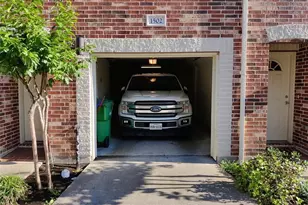 2710 Hullsmith Dr, Houston, TX 77063 - Photo 18