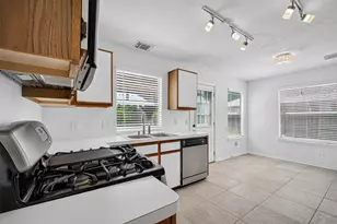 1806 Oak Ridge Dr, Kemah, TX 77565 - Photo 14