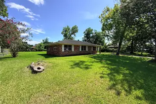 225 Burkett St, Richwood, TX 77531 - Photo 6