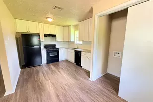 225 Burkett St, Richwood, TX 77531 - Photo 8