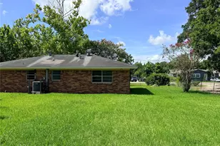 225 Burkett St, Richwood, TX 77531 - Photo 16