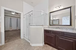 28510 Redwood Cliff Ln, Houston, TX 77336 - Photo 18