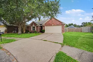 5139 Chase Park Cir, Bacliff, TX 77518 - Photo 2