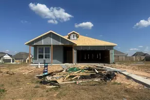 303 Fawn Hill Ln, Sealy, TX 77474 - Photo 2