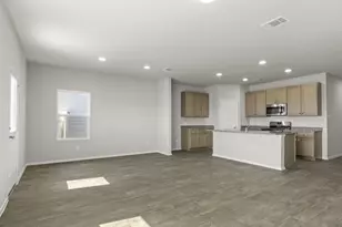 303 Fawn Hill Ln, Sealy, TX 77474 - Photo 4