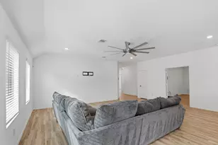 9814 Kingston Liberty Ln, Baytown, TX 77521 - Photo 10