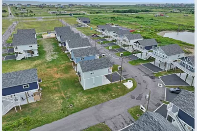 1049 Sunset Circle W, Crystal Beach, TX 77650 - Photo 40