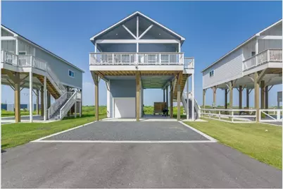 1049 Sunset Circle W, Crystal Beach, TX 77650 - Photo 1
