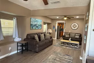 1114 39th St, Galveston, TX 77550 - Photo 2