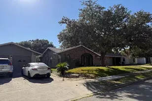 310 De Soto Dr, Universal City, TX 78148 - Photo 2