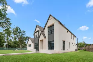 752 W 43rd St, Houston, TX 77018 - Photo 2