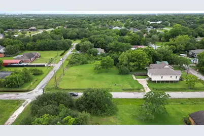 6713 Lewis Rd, Hitchcock, TX 77563 - Photo 4