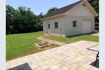 3230 W Meadow Lane, Dickinson, TX 77539 - Photo 18