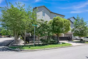 2101 Elmen St, Houston, TX 77019 - Photo 2
