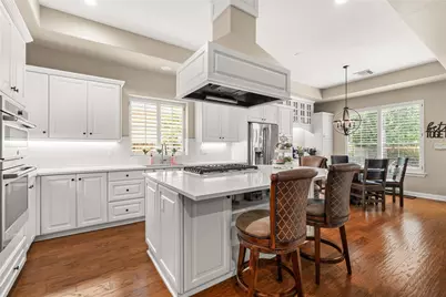 131 E Beckonvale Circle, The Woodlands, TX 77382 - Photo 10