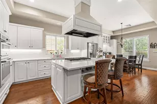 131 E Beckonvale Cir, The Woodlands, TX 77382 - Photo 10