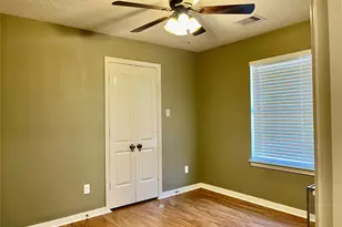 7808 Colonial Ln, Houston, TX 77051 - Photo 4
