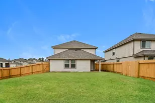 221 Fallow Deer Dr, Huntsville, TX 77320 - Photo 2