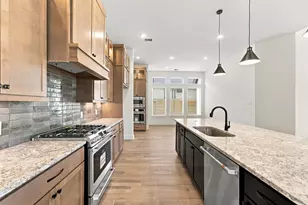 12202 Denham Dr, Mont Belvieu, TX 77523 - Photo 18