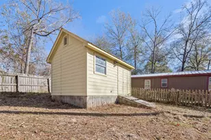 242 Pear St, Livingston, TX 77351 - Photo 22