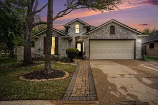 9338 Stoneridge Canyon Ln, Houston, TX 77089 - Photo 1