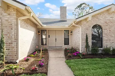 7715 Twin Hills Drive, Houston, TX 77071 - Photo 8
