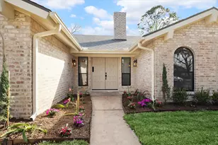 7715 Twin Hills Dr, Houston, TX 77071 - Photo 8
