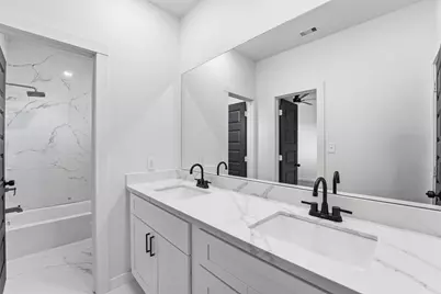 982 S Ellington Street, Houston, TX 77088 - Photo 16