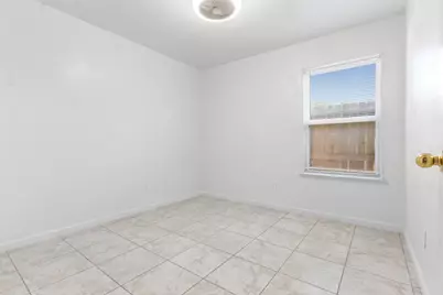 8526 Vista Oaks Manor, Houston, TX 77028 - Photo 10