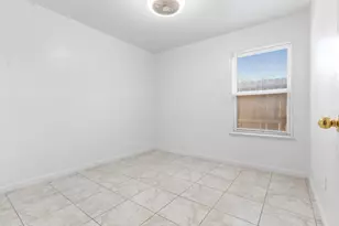 8526 Vista Oaks Manor, Houston, TX 77028 - Photo 10