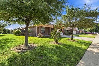 8526 Vista Oaks Manor, Houston, TX 77028 - Photo 2