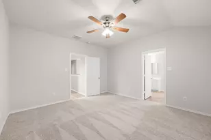 211 N Burberry Park Cir, The Woodlands, TX 77382 - Photo 32