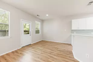 211 N Burberry Park Cir, The Woodlands, TX 77382 - Photo 22
