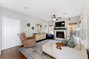 31 N Pathfinders Cir, The Woodlands, TX 77381 - Photo 14