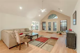 913 Cherry Hills Dr, Huntsville, TX 77340 - Photo 4