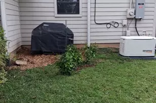 913 Cherry Hills Dr, Huntsville, TX 77340 - Photo 2