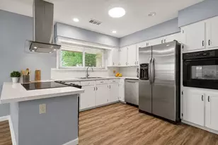 114 E Wildwinn Dr, Alvin, TX 77511 - Photo 2
