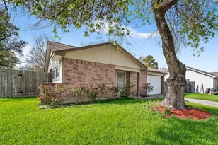 10738 Highland Woods Dr, Sugar Land, TX 77498 - Photo 2