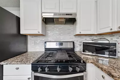 10738 Highland Woods Drive, Sugar Land, TX 77498 - Photo 20