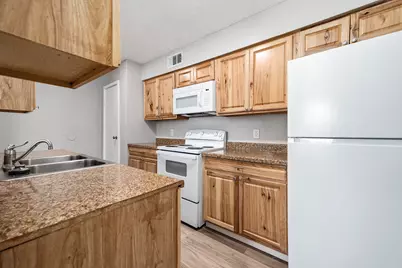 4620 W Orange Street, Pearland, TX 77581 - Photo 8
