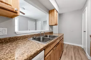 4620 W Orange St, Pearland, TX 77581 - Photo 10