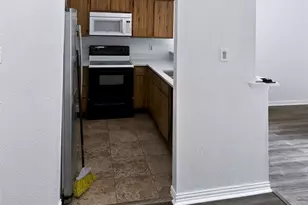 7083 Greenway Chase St, Houston, TX 77072 - Photo 4