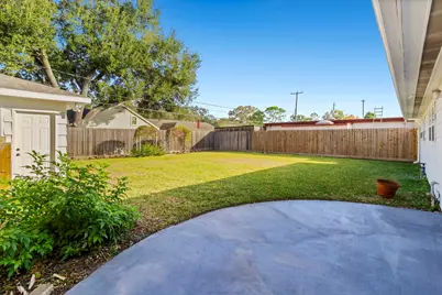 9610 Meadowglen Lane, Houston, TX 77063 - Photo 38