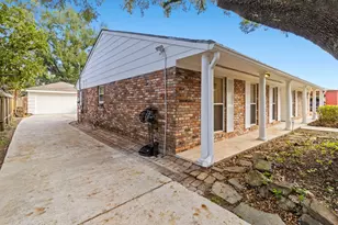 9610 Meadowglen Ln, Houston, TX 77063 - Photo 40