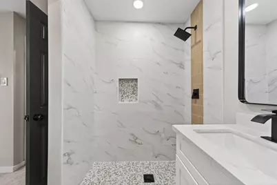 6026 Ridgeway Drive, Houston, TX 77033 - Photo 22