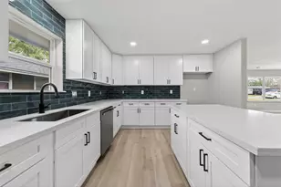 6026 Ridgeway Dr, Houston, TX 77033 - Photo 10