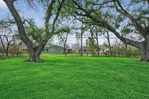 6026 Ridgeway Dr, Houston, TX 77033 - Photo 24